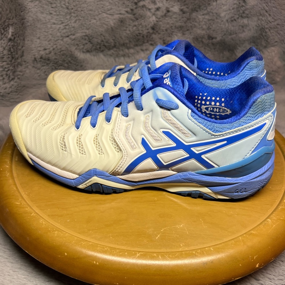 Women’s size 7 ASICS Gel revolutions blue cream sneakers